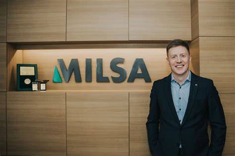 Milsa įmonių grupės logotipas ir gamybos objektai