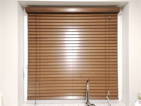 Medinės žaliuzės ant langų