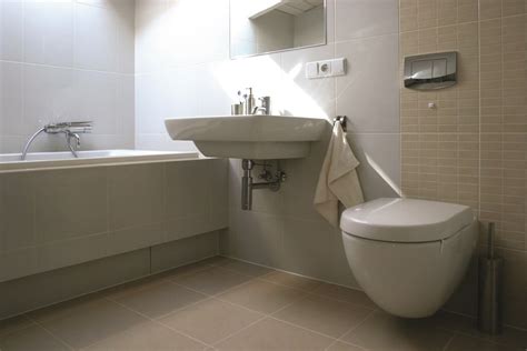 Sienų paruošimo etapai vonios kambaryje