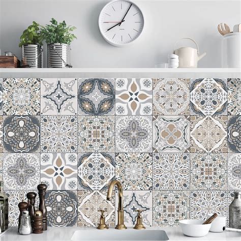 Dekoratyviniai lipdukai ant virtuvės plytelių