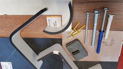 Įvairūs fasado tvirtinimo elementai