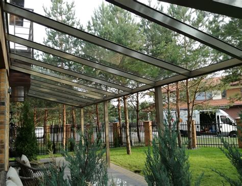 Nuotrauka: Šiltnamio stogas su polikarbonato plokštėmis, sandarinimo juostelėmis ir be jų