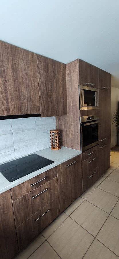 Virtuvės plokščių įvairovė: LMDP, MDF, natūralus medis, granitas, kvarcas ir Dekton paviršiai