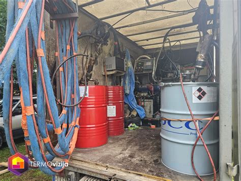 Schematinis poliuretano putų susidarymo procesas