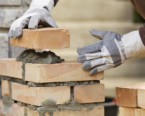 Schema, palyginanti B ir A+ klasių namų šilumos perdavimo koeficientus