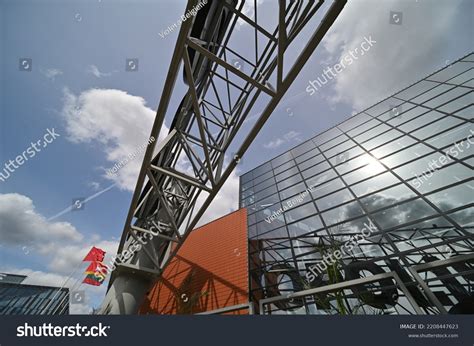 Modernus pastatas su PAROC plokščių fasadu