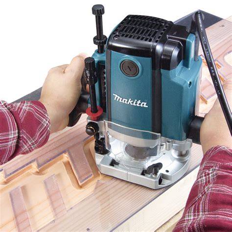Infographic: Makita RP2300FCXJ specifikacijos ir komplektacija