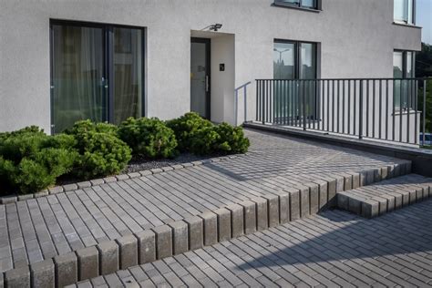 Palyginimas: vienspalvė ir daugiaspalvė betono mozaika