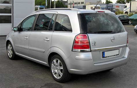 Opel Zafira B durų apdailos montavimas