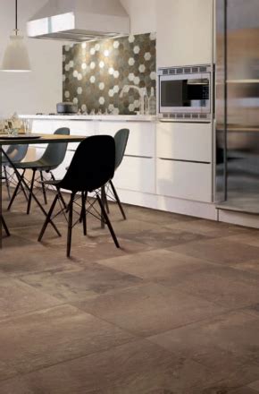 Terakotos plytelės virtuvės grindims