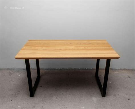 Ąžuolo medienos masyvo stalas