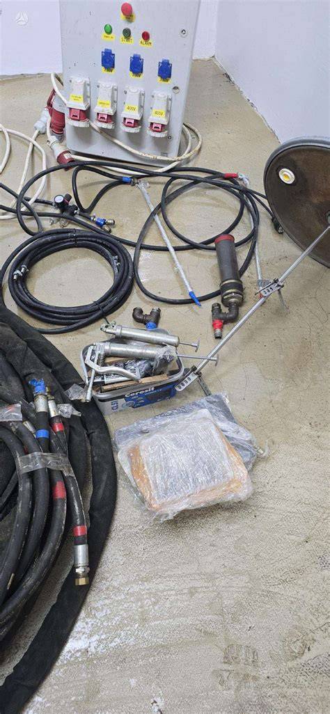Gamybos proceso iliustracija purškiant poliuretano putas