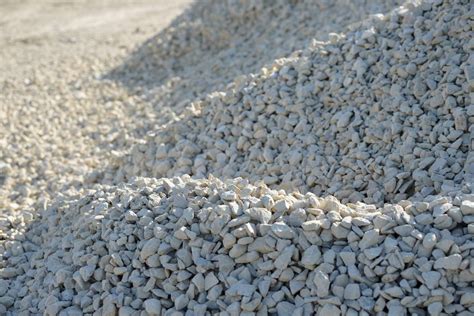 Įvairių rūšių akmens skaldos