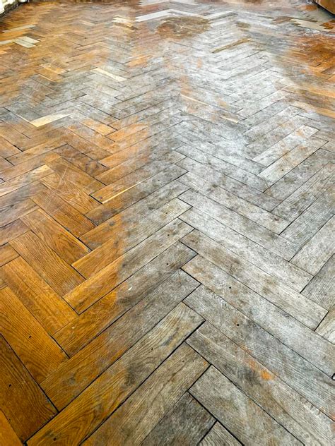 Medinių grindų atnaujinimo procesas