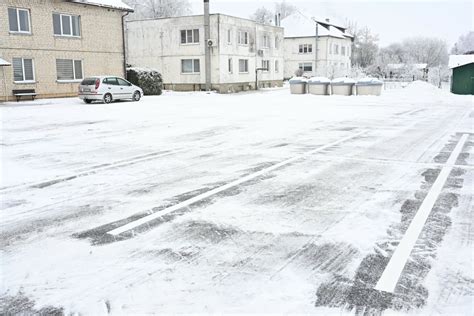 skaldos ir žvyro automobilių stovėjimo aikštelės nuotrauka