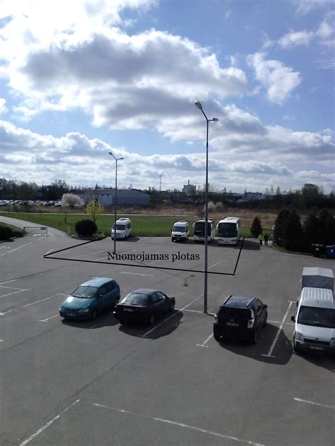 betoninių plokščių automobilių stovėjimo aikštelės nuotrauka
