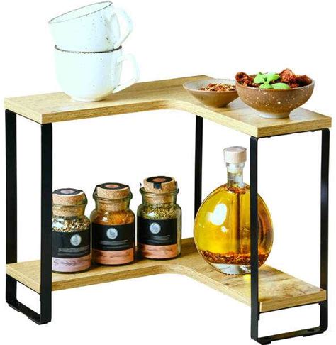 virtuvės kampas su lentynomis