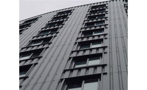 Fasadų įvairovė: lygaus paviršiaus, profiliuoti ir minimalistiniai modeliai