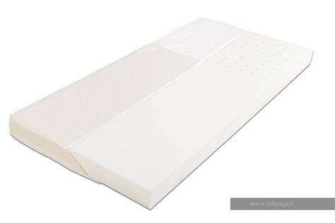 porolono čiužinukas su skirtingais užvalkalais