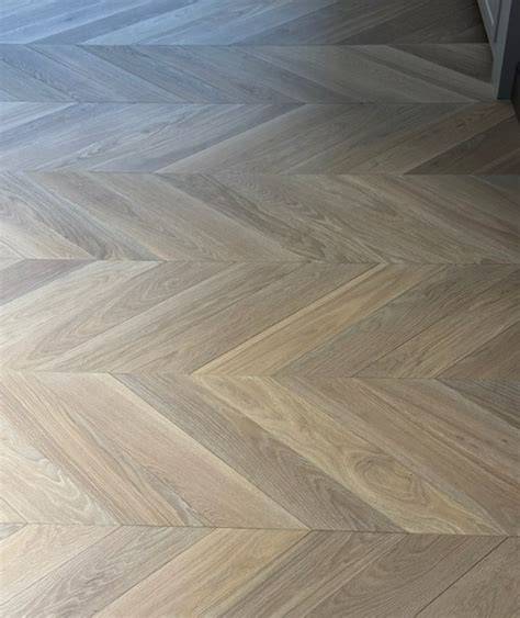 Infografika: raštai (Herringbone, Chevron, Square) ir jų poveikis interjerui