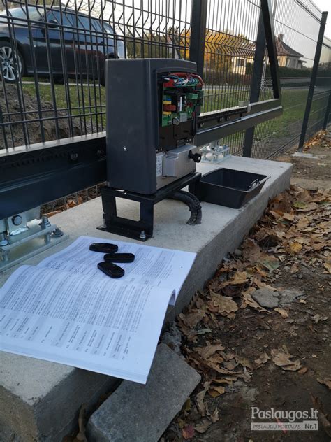 Nuotrauka su skirtingų tipų vartų automatikos mechanizmais