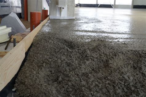 Betoninių grindų privalumai