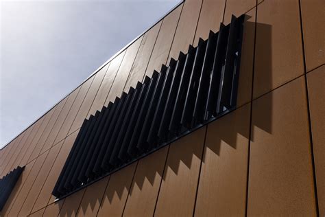 Fasadas su Ruukki Design Panels plokštėmis, demonstruojantis užapvalintą geometriją