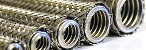 Schema, iliustruojanti nerūdijančio plieno gofruotos žarnos privalumus