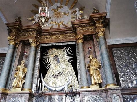 Aušros Vartų koplyčia su paveikslu