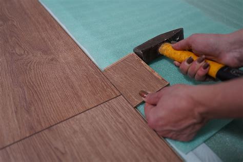 Laminato su Click-lock jungtimi klojimas