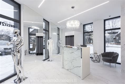 Senukų parduotuvės interjeras