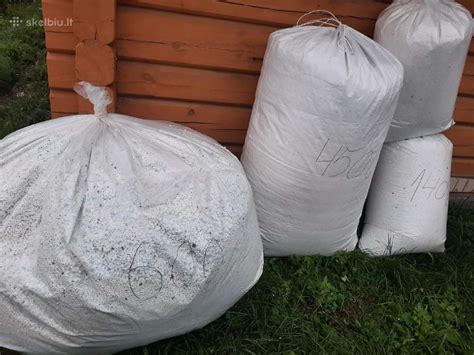 Skirtingų dydžių polistirolo granulės