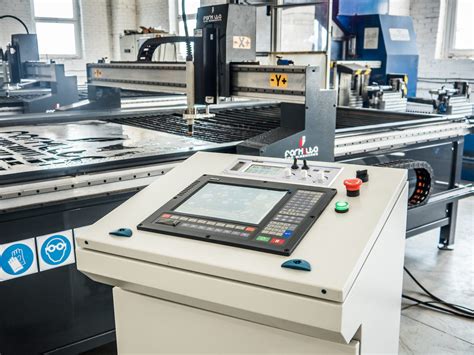 5Ašių CNC frezavimo staklės ilustruotos schema