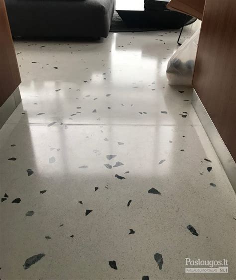 Epoksidinio Terrazzo stalviršio pavyzdys