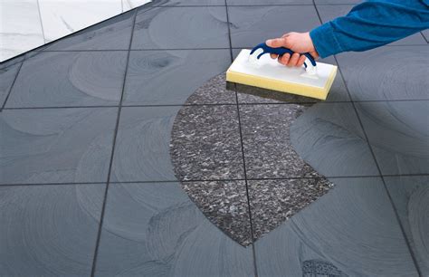 Plyteliu glaisto valymas