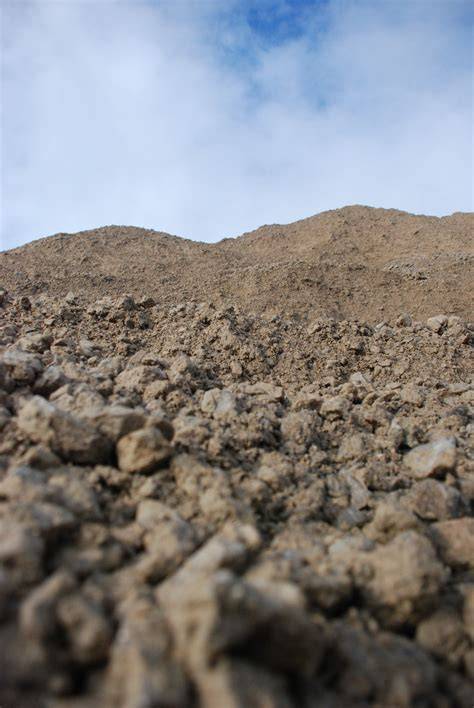 Dolomito skaldos ir žvyrų įvairovė, mineralinių frakcijų vizualizacija
