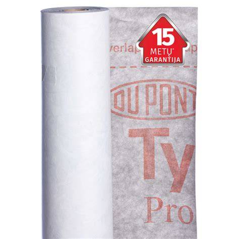 Tyvek Pro plėvelės vizualinis vaizdas: dviejų sluoksnių kvėpuojanti membrana su išorinės aplinkos apsauga