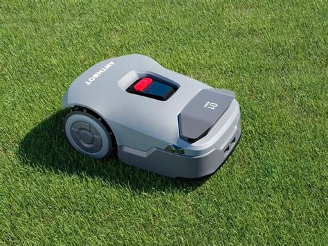 Robotas vejapjovė valomas šepetėliu