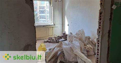 Statybininkai betonuojantys grindis