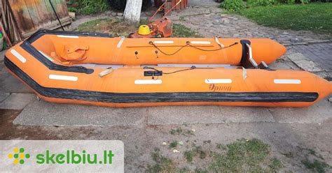 Nuotrauka: PVC valtis su pripūtimo vožtuvais ir skiriamais išilginiais siūlais