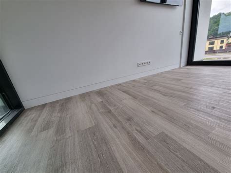 Palyginimas: tradicinės vs. įleidžiamos grindjuostės