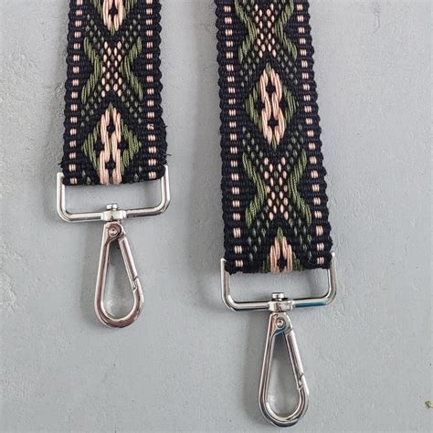 Kolumbariumo dizaino pavyzdys su lietuviškais ornamentais