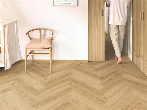 klasikinės eglutės rašto vinilinės grindys