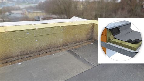 Akmens vatos plokštės ant stogo