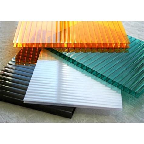 spalvotas polikarbonatas dengiantis stogą