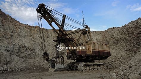 Granito karjeras su sunkia technika