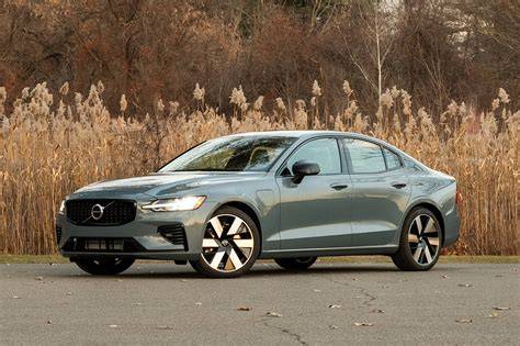 Vartotojų patirtys Volvo S60 (atsiliepimų santrauka)