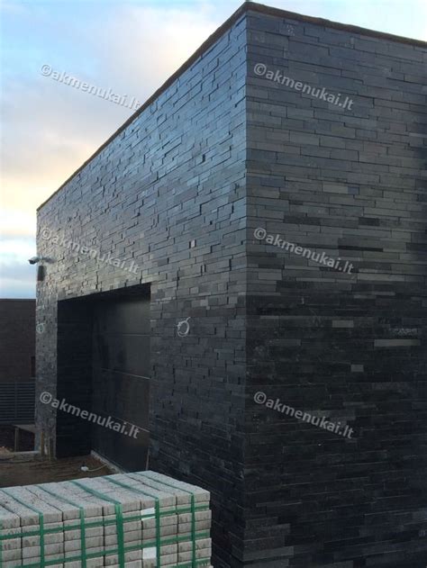 Skirtingi akmens paviršiai: natūralus ir su šlapio efekto impregnantu