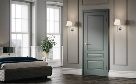 Derinys baltų durų su tamsiomis sienomis