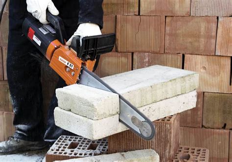 Elektrinis pjūklas su disku akyto betono blokeliams